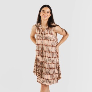 Vestido curto com gola e... 2