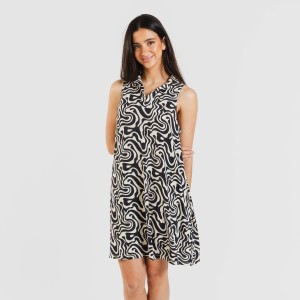 Vestido curto com gola e...