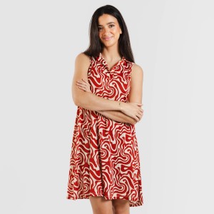 Vestido curto com gola e...