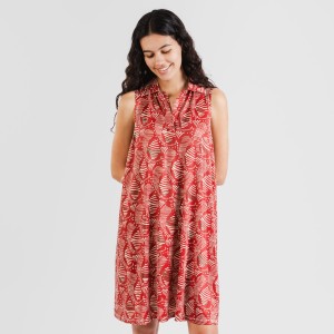 Vestido curto com gola e... 2